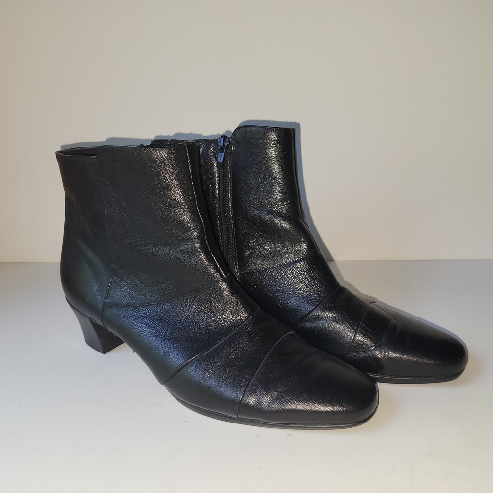 Munro Sleek Black Leather Ankle Booties